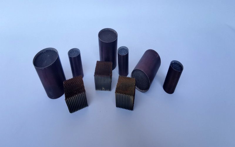 Ayuda Euro5 V del substrato del doc. Cordierite Honeycomb Catalysts