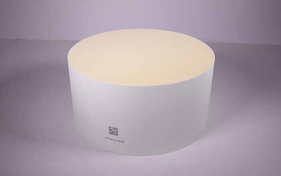 Alta resistencia de oxidación del catalizador de cerámica del panal con el pequeño diámetro del poro